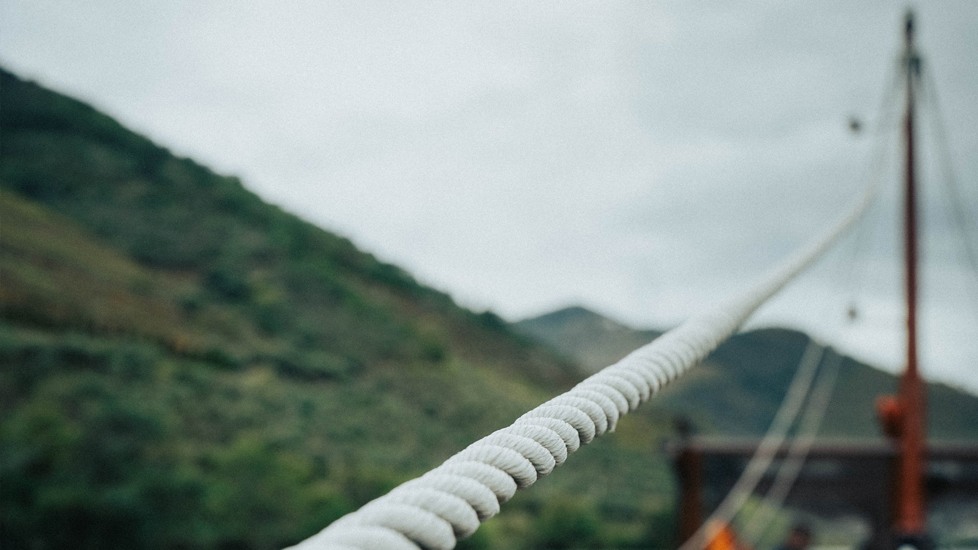 Descubra o Douro de uma maneira única, onde cada curva do rio e cada vinha contam uma história rica e cativante. Junte-se a nós para uma viagem que despertará os seus sentidos e criará memórias duradouras.