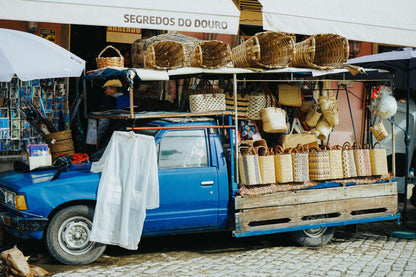 Descubra o Douro de uma maneira única, onde cada curva do rio e cada vinha contam uma história rica e cativante. Junte-se a nós para uma viagem que despertará os seus sentidos e criará memórias duradouras.
