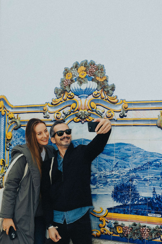 Descubra o Douro de uma maneira única, onde cada curva do rio e cada vinha contam uma história rica e cativante. Junte-se a nós para uma viagem que despertará os seus sentidos e criará memórias duradouras.